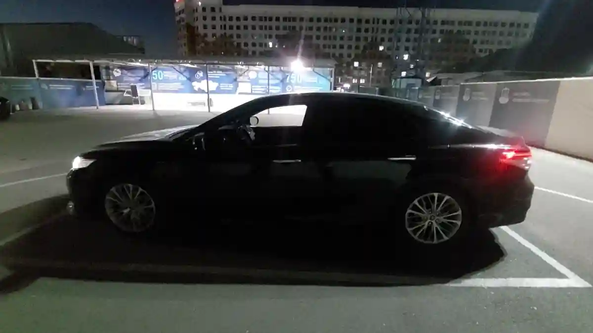 Toyota Camry 2018 года за 10 200 000 тг. в Шымкент
