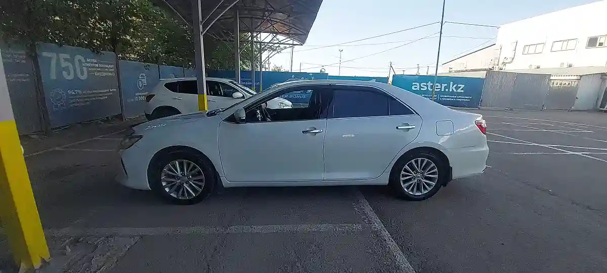 Toyota Camry 2016 года за 10 600 000 тг. в Алматы