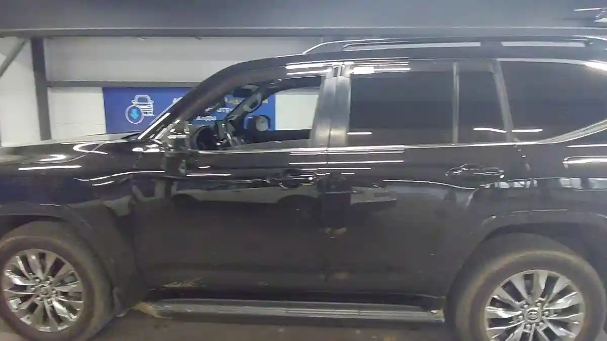 Toyota Land Cruiser 2021 года за 43 000 000 тг. в Астана
