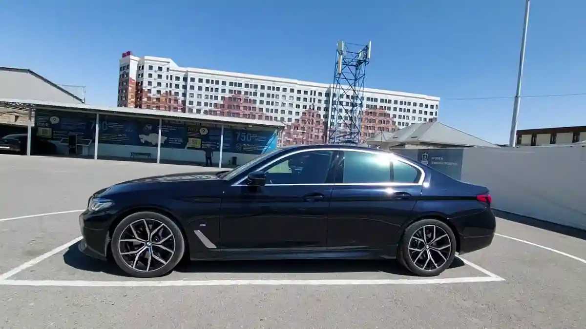 BMW 5 серии 2022 года за 21 000 000 тг. в Шымкент