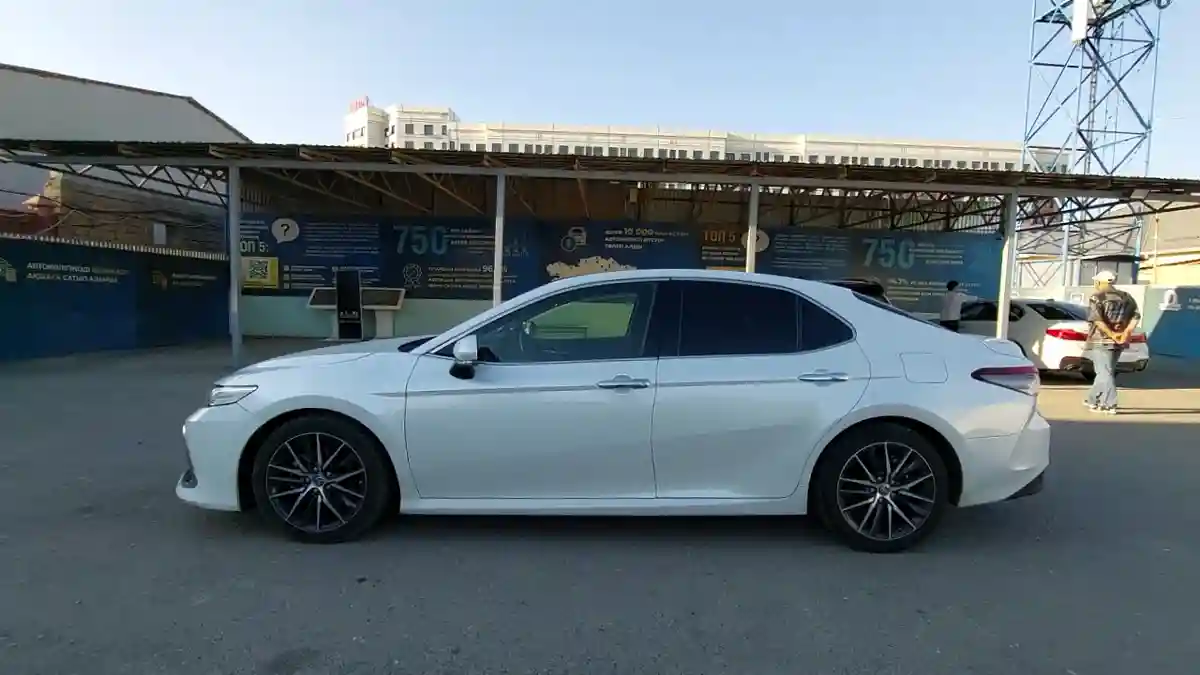 Toyota Camry 2022 года за 16 500 000 тг. в Шымкент