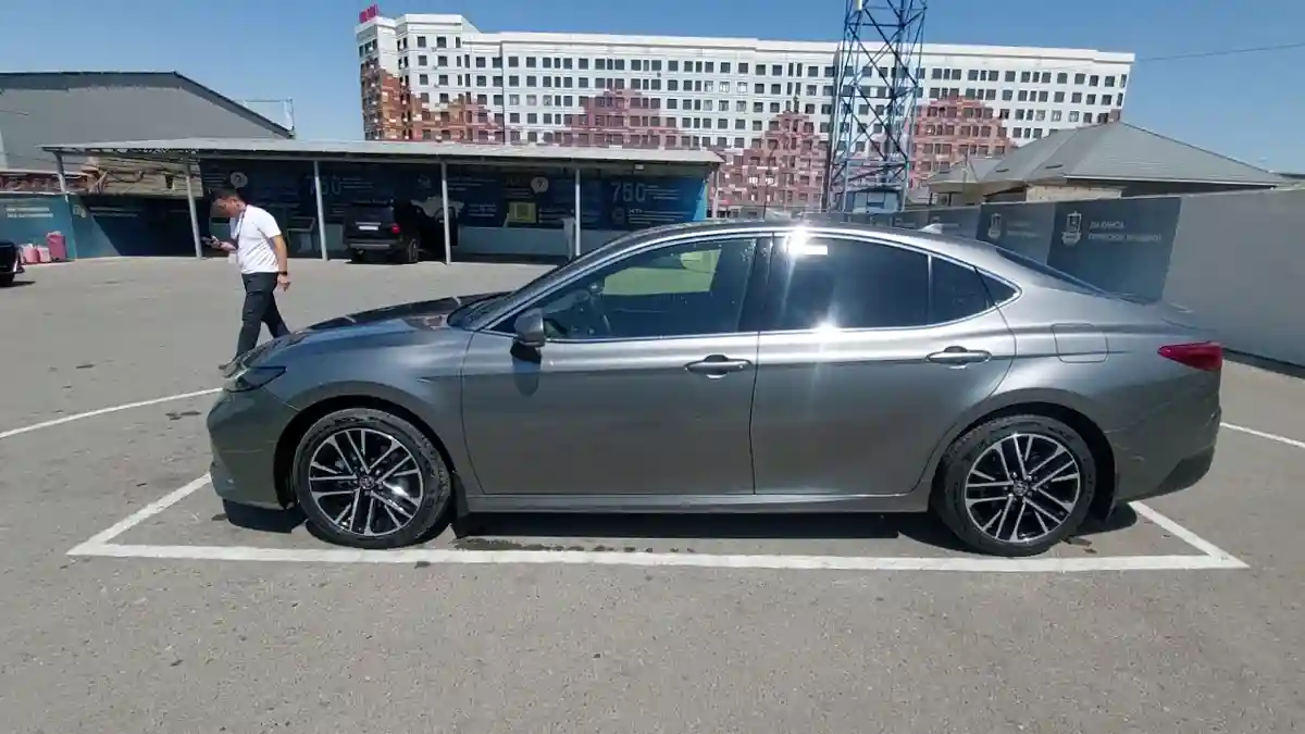 Toyota Camry 2025 года за 21 000 000 тг. в Шымкент