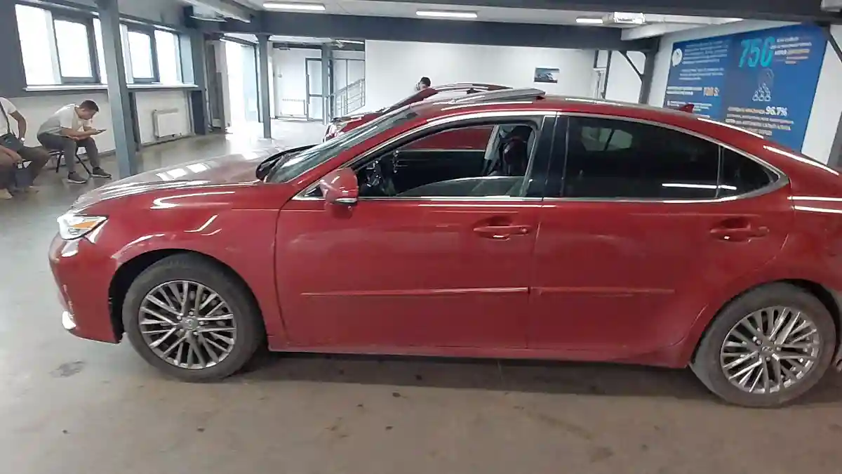 Lexus ES 2013 года за 10 500 000 тг. в Астана