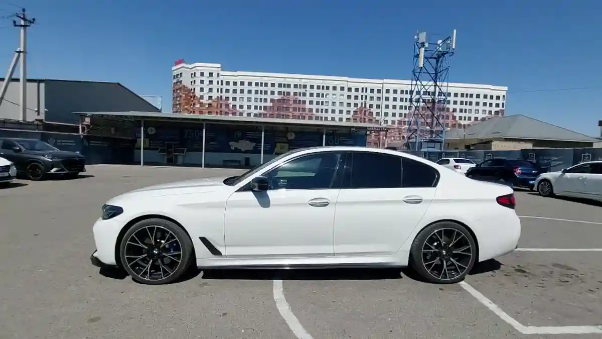 BMW 5 серии 2017 года за 15 800 000 тг. в Шымкент