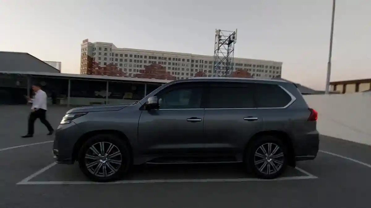 Lexus LX 2017 года за 42 000 000 тг. в Шымкент