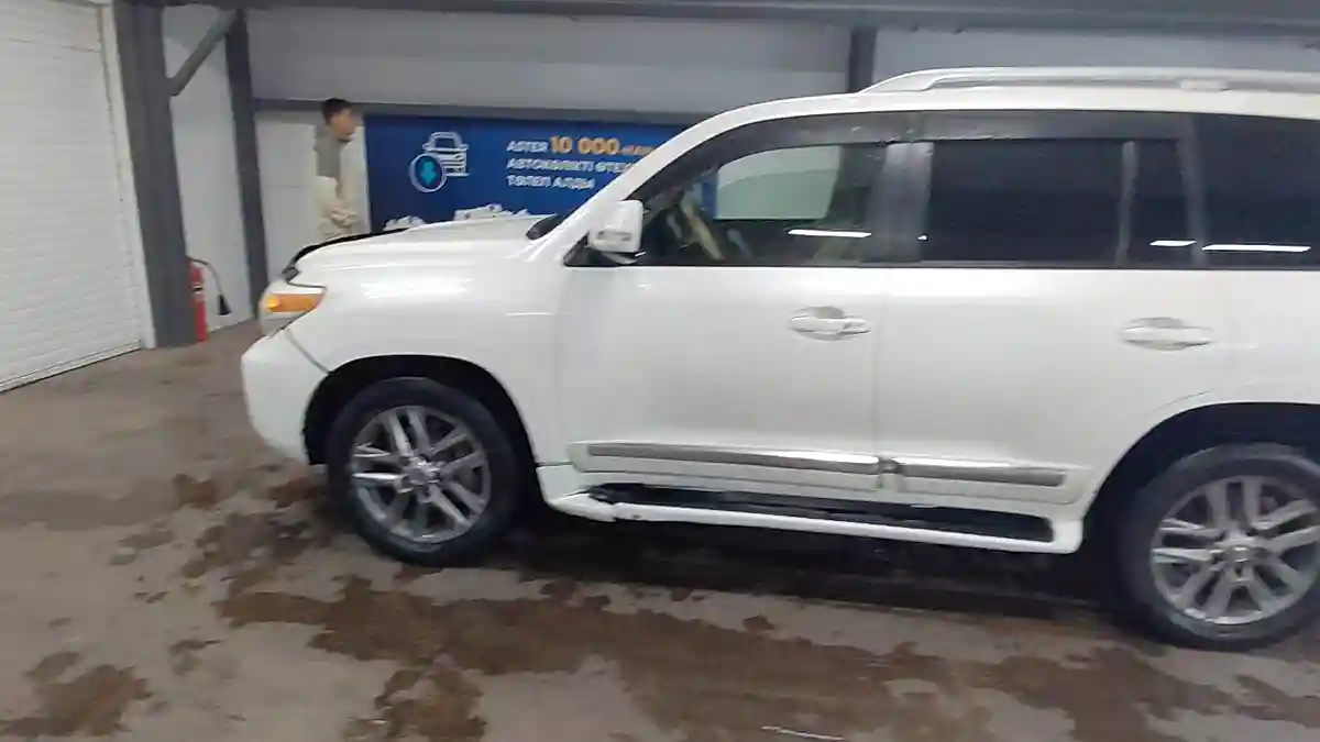 Toyota Land Cruiser 2014 года за 18 000 000 тг. в Астана
