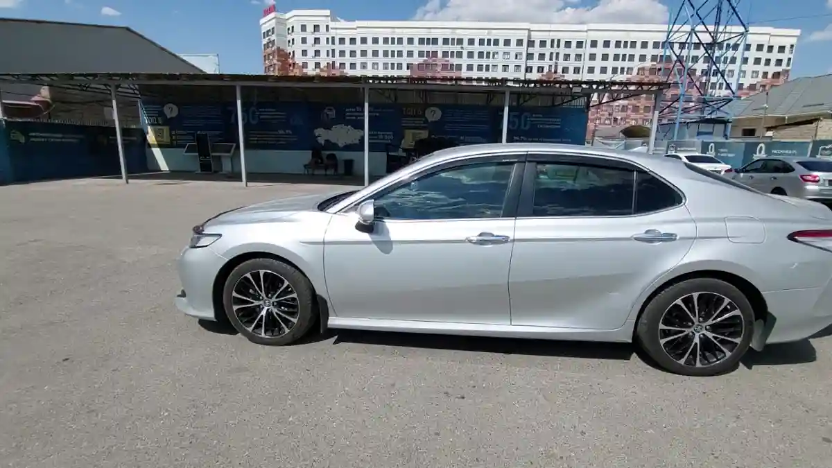 Toyota Camry 2018 года за 12 000 000 тг. в Шымкент