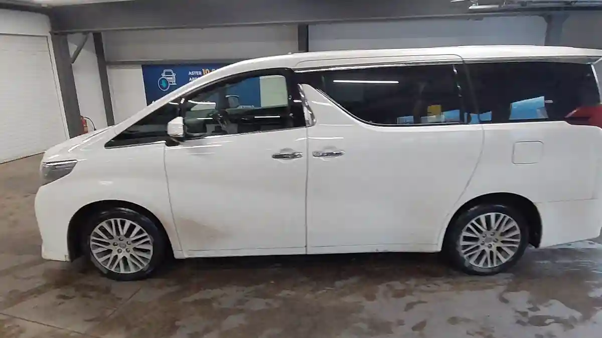 Toyota Alphard 2018 года за 30 000 000 тг. в Астана