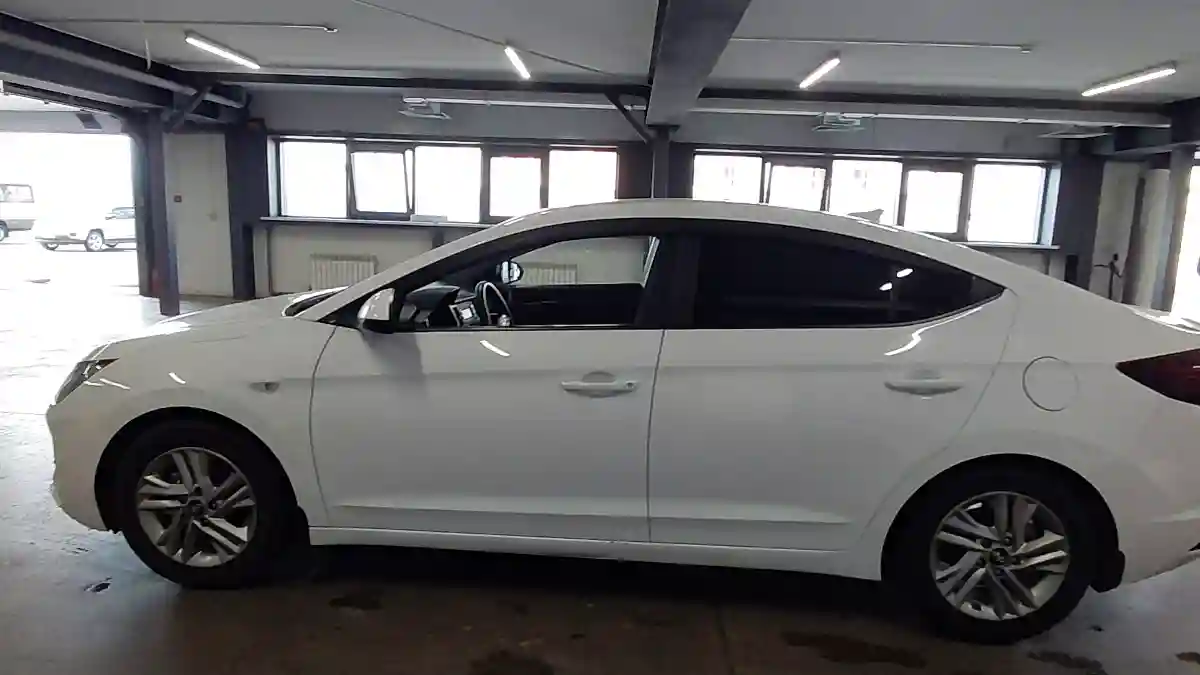 Hyundai Elantra 2019 года за 8 600 000 тг. в Астана