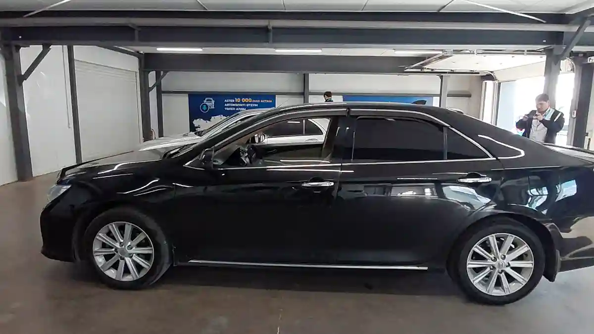Toyota Camry 2013 года за 7 600 000 тг. в Астана