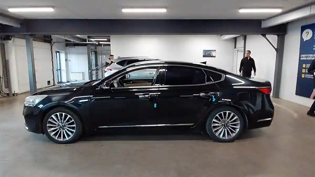 Kia K7 2016 года за 10 500 000 тг. в Астана