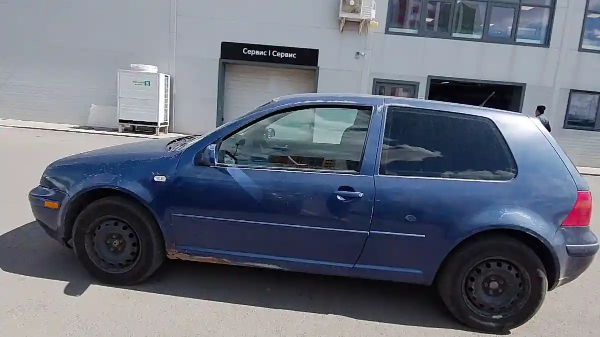 Volkswagen Golf 2000 года за 1 200 000 тг. в Астана