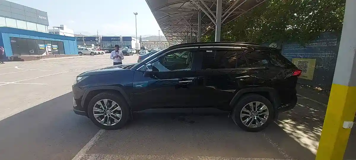 Toyota RAV4 2025 года за 20 500 000 тг. в Алматы