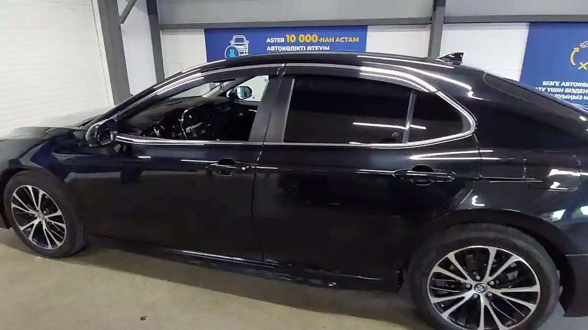 Toyota Camry 2018 года за 11 000 000 тг. в Астана