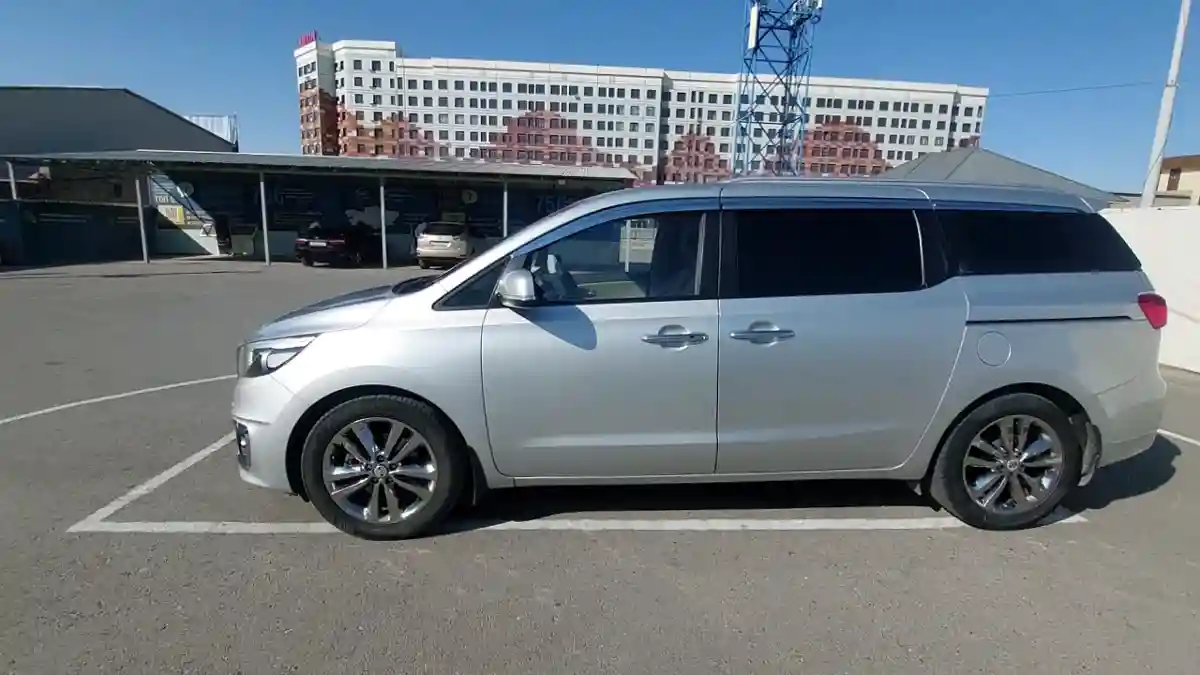 Kia Carnival 2016 года за 10 000 000 тг. в Шымкент