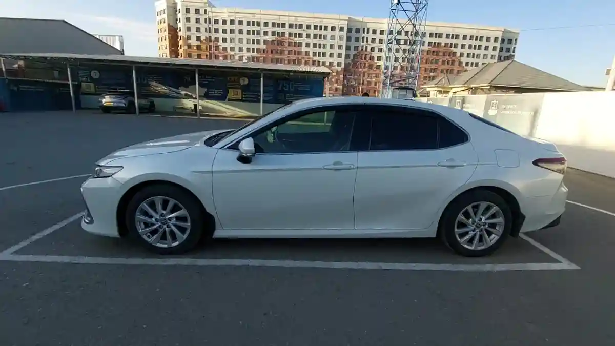 Toyota Camry 2023 года за 14 000 000 тг. в Шымкент