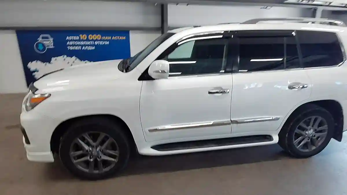Lexus LX 2013 года за 25 000 000 тг. в Астана