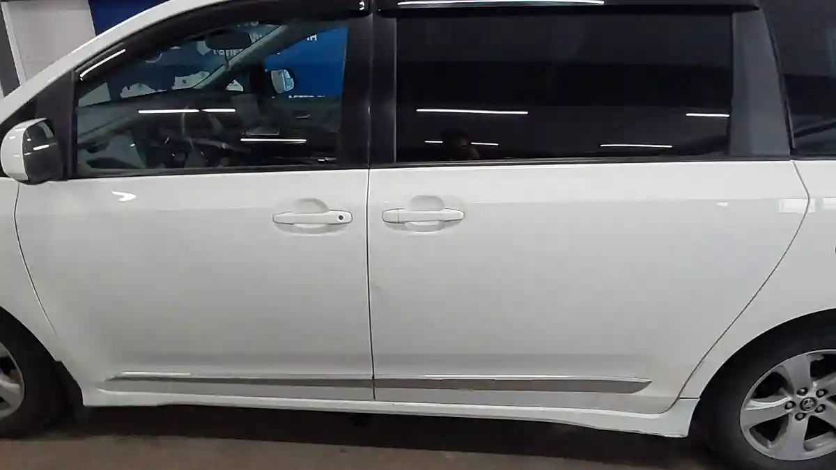 Toyota Sienna 2018 года за 15 350 000 тг. в Астана