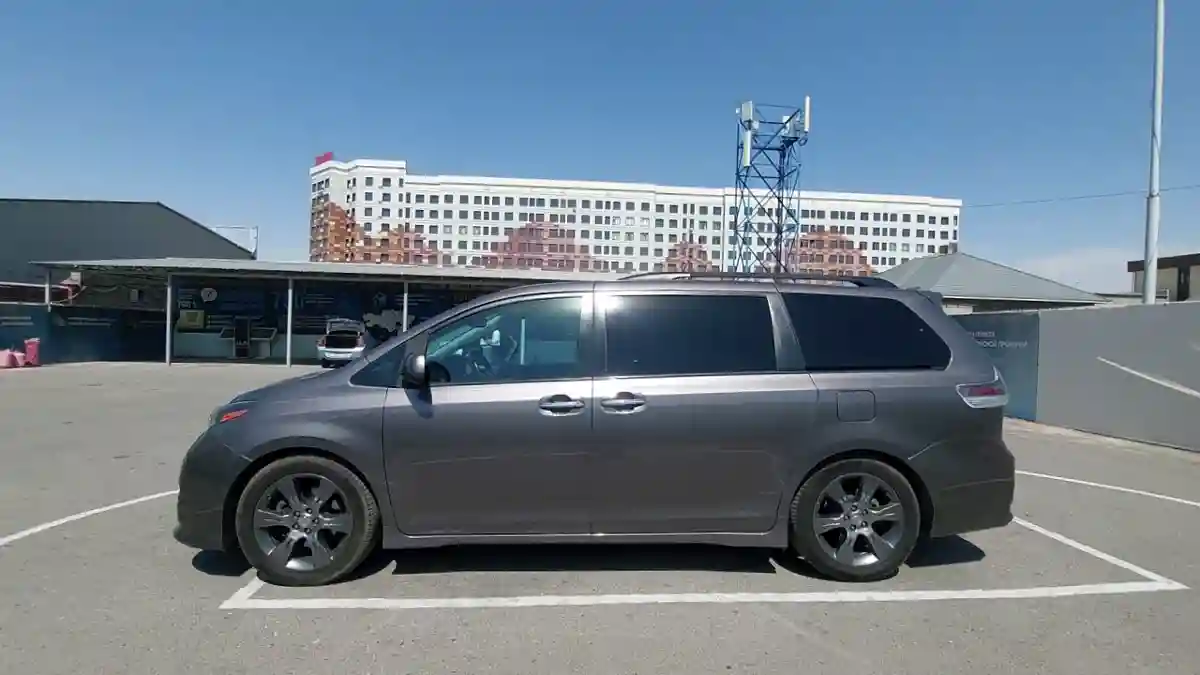Toyota Sienna 2016 года за 15 000 000 тг. в Шымкент