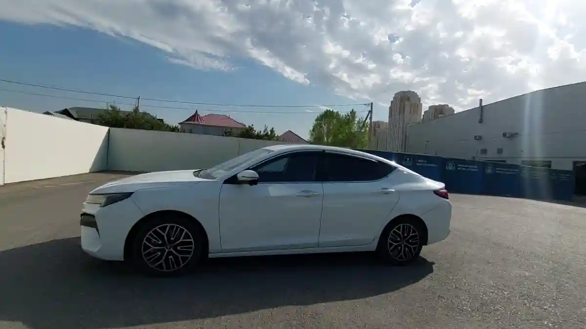 JAC J7 Plus 2024 года за 5 600 000 тг. в Шымкент