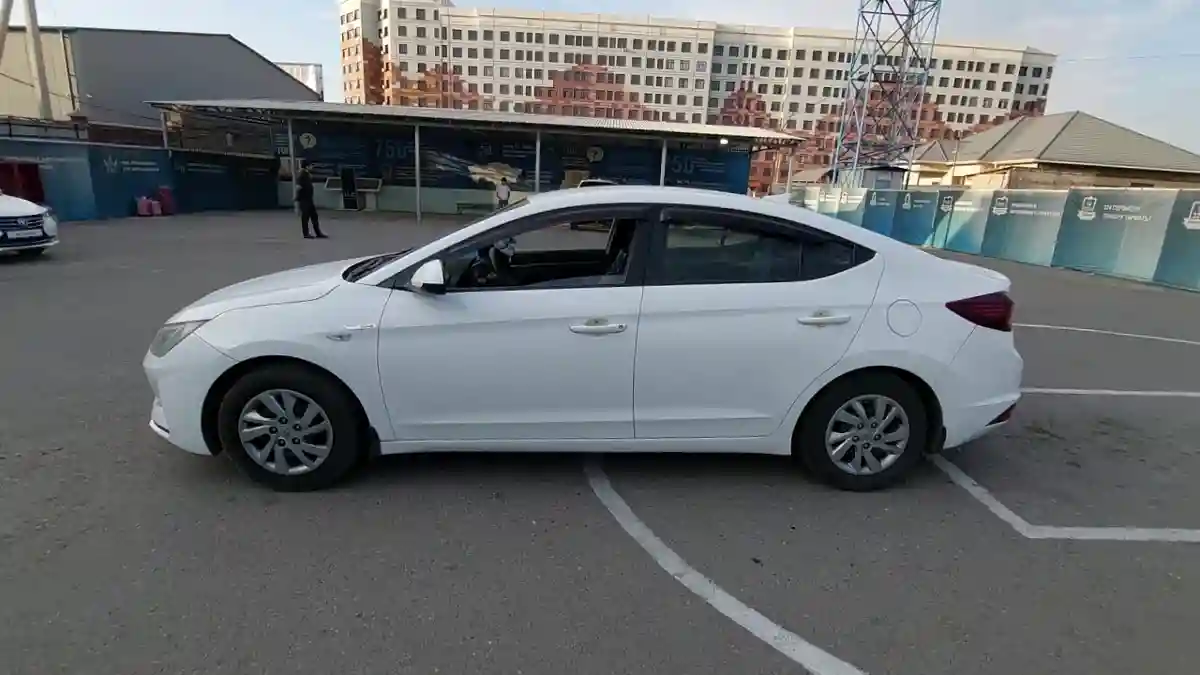 Hyundai Elantra 2019 года за 6 500 000 тг. в Шымкент
