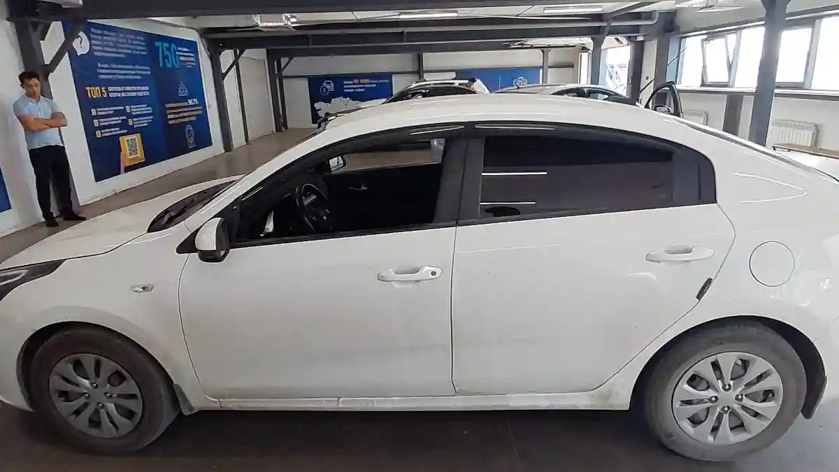 Kia Rio 2021 года за 7 300 000 тг. в Астана