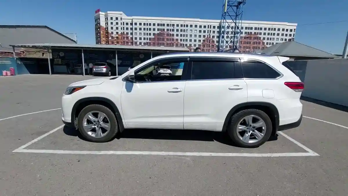 Toyota Highlander 2018 года за 17 000 000 тг. в Шымкент