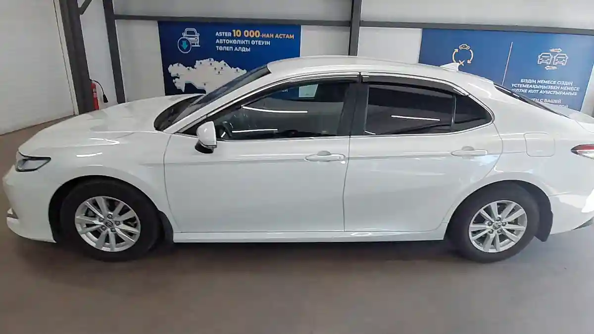 Toyota Camry 2021 года за 13 000 000 тг. в Астана