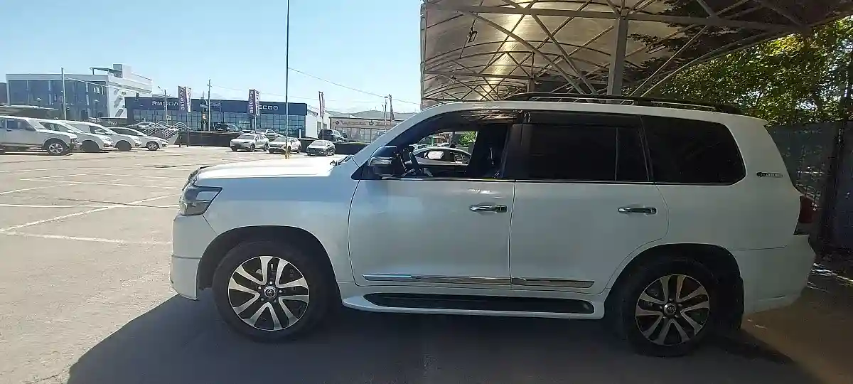 Toyota Land Cruiser 2017 года за 31 500 000 тг. в Алматы