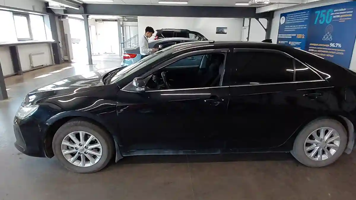 Toyota Camry 2015 года за 10 500 000 тг. в Астана