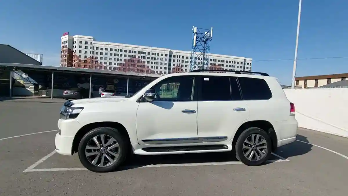 Toyota Land Cruiser 2017 года за 31 000 000 тг. в Шымкент