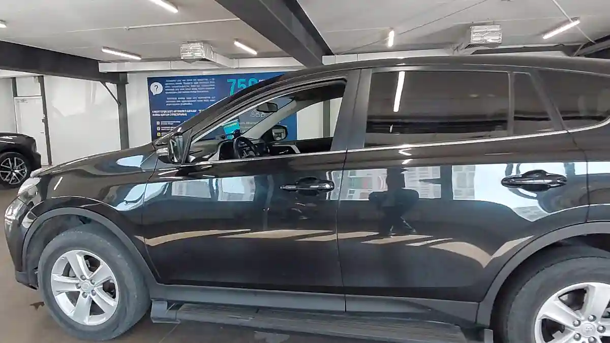 Toyota RAV4 2013 года за 9 000 000 тг. в Астана