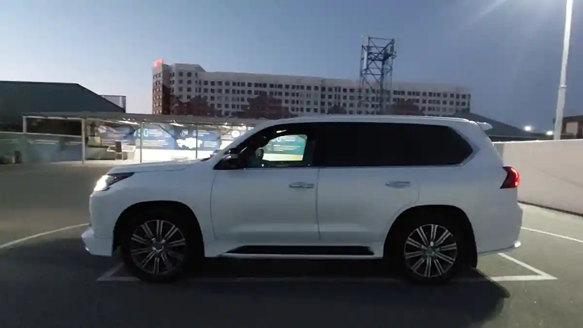 Lexus LX 2016 года за 35 000 000 тг. в Шымкент