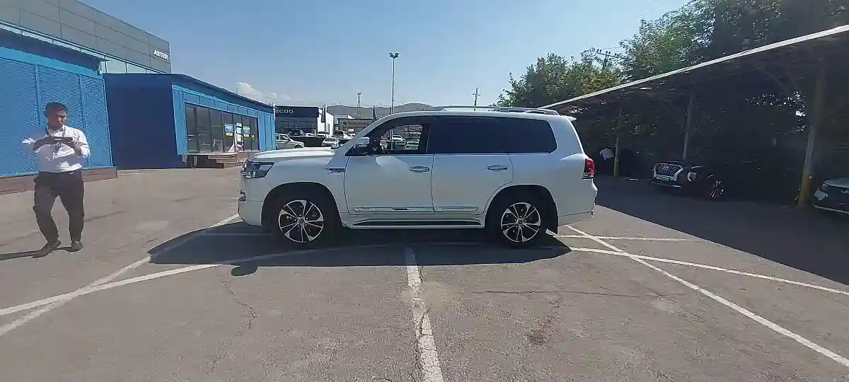 Toyota Land Cruiser 2021 года за 35 000 000 тг. в Алматы