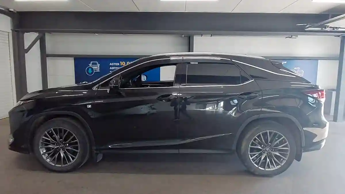 Lexus RX 2019 года за 20 000 000 тг. в Астана