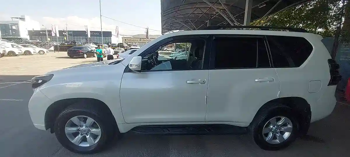 Toyota Land Cruiser Prado 2017 года за 17 500 000 тг. в Алматы