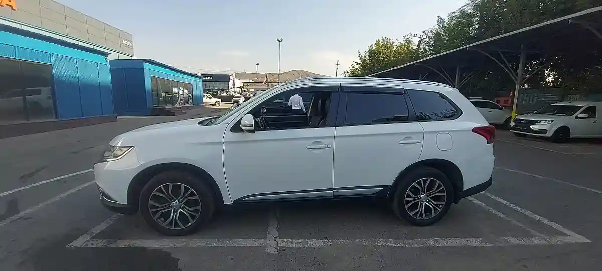 Mitsubishi Outlander 2016 года за 8 500 000 тг. в Алматы