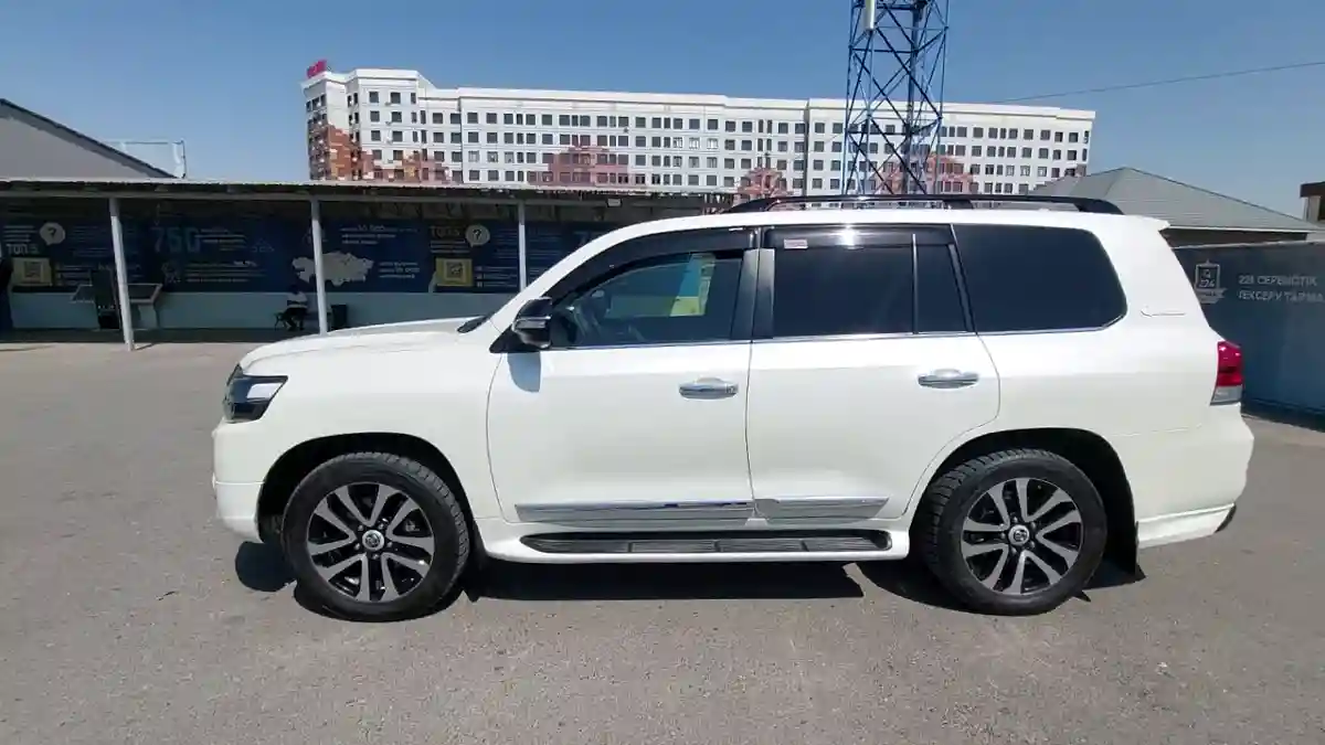 Toyota Land Cruiser 2018 года за 35 000 000 тг. в Шымкент