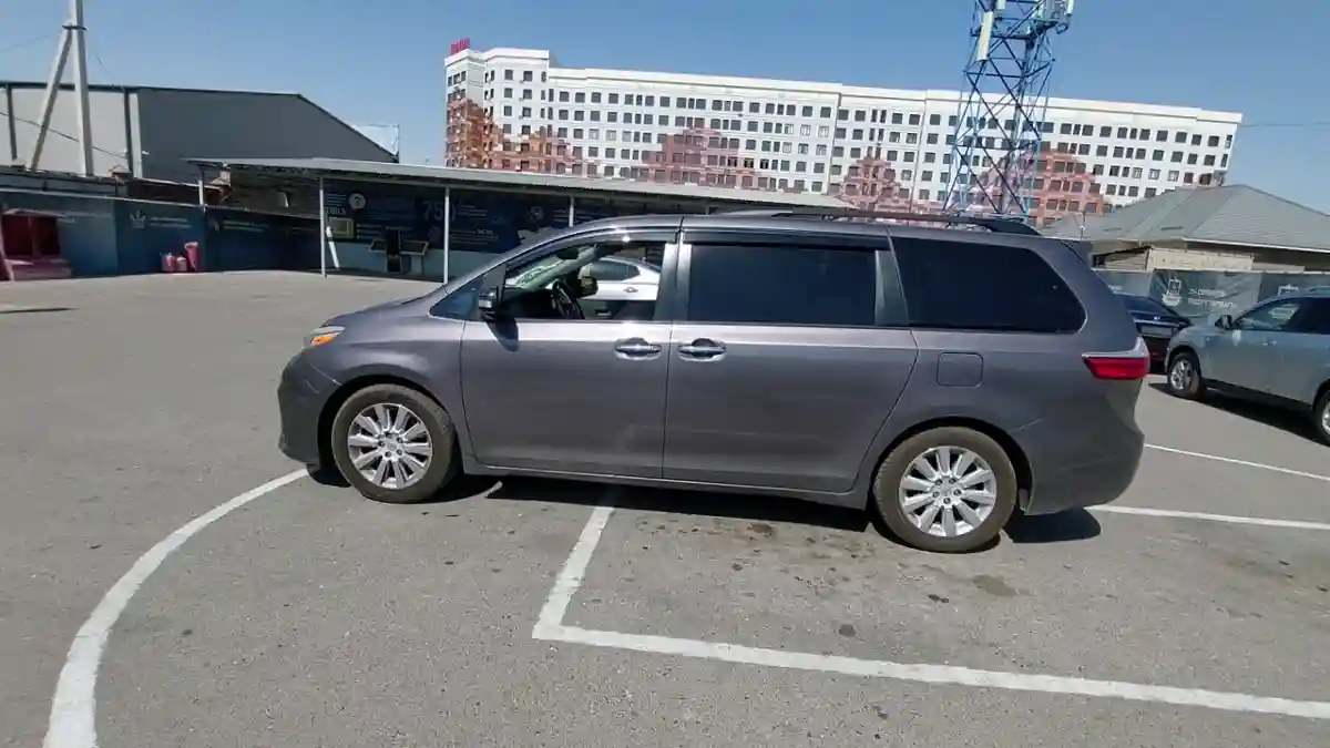Toyota Sienna 2015 года за 13 700 000 тг. в Шымкент
