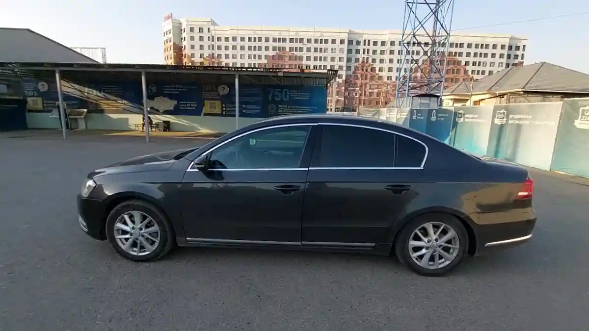 Volkswagen Passat 2011 года за 5 500 000 тг. в Шымкент