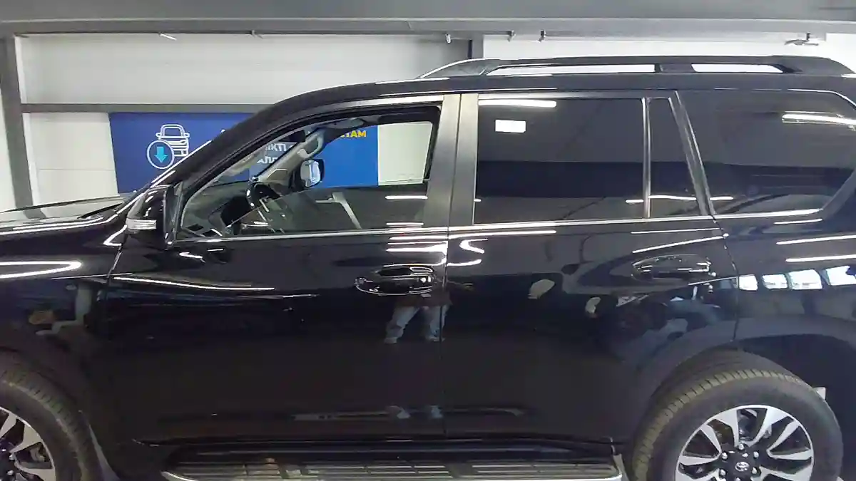 Toyota Land Cruiser Prado 2020 года за 31 000 000 тг. в Астана