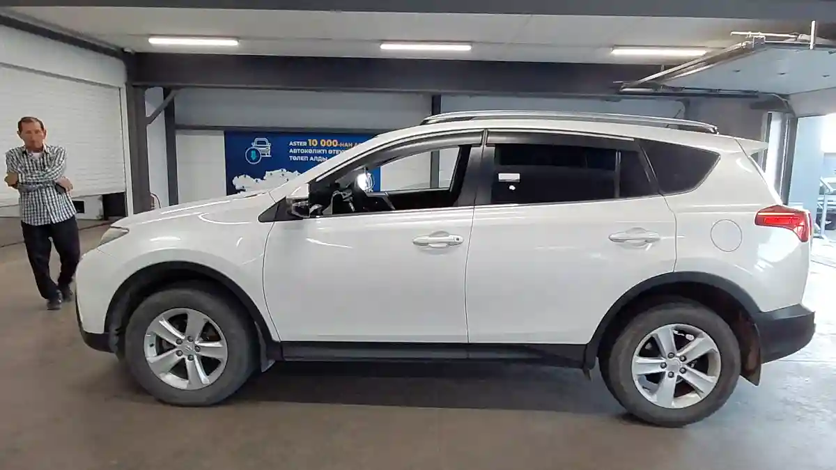 Toyota RAV4 2013 года за 9 500 000 тг. в Астана