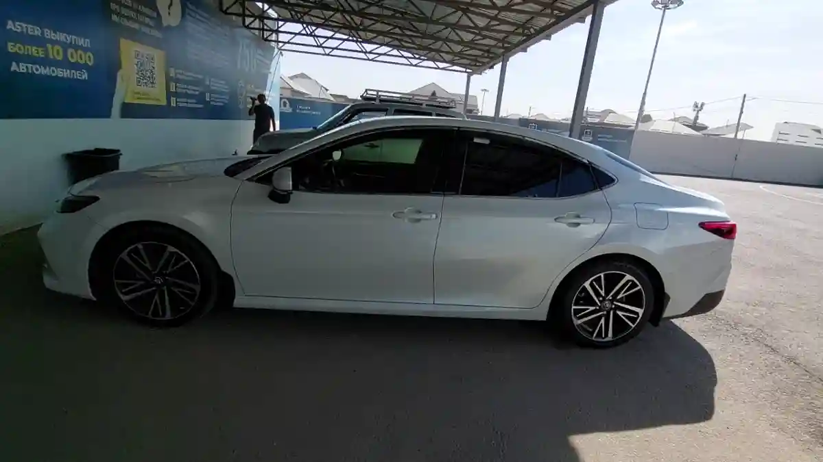 Toyota Camry 2024 года за 18 000 000 тг. в Шымкент