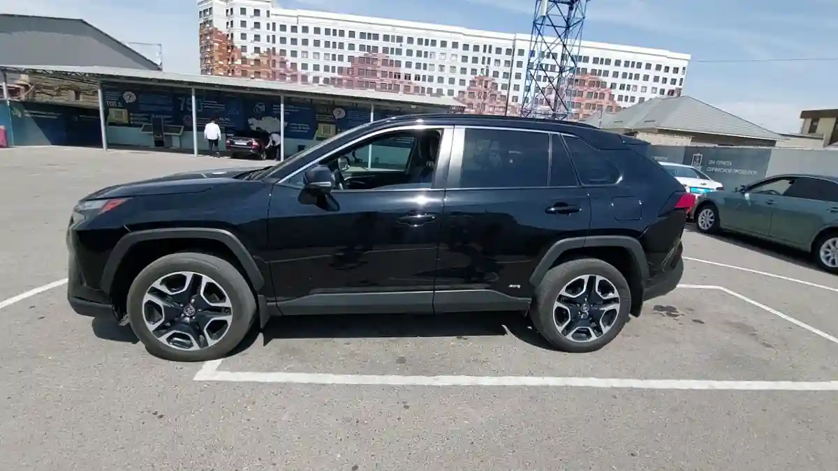 Toyota RAV4 2022 года за 19 500 000 тг. в Шымкент