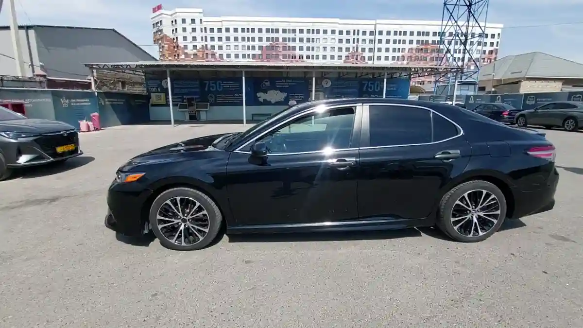 Toyota Camry 2017 года за 11 500 000 тг. в Шымкент