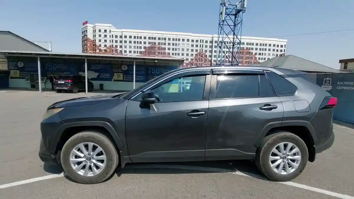 Toyota RAV4 2022 года за 10 900 000 тг. в Шымкент