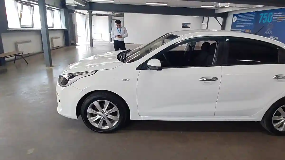 Kia Rio 2019 года за 5 200 000 тг. в Астана