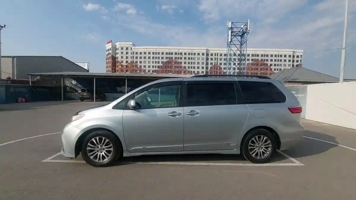 Toyota Sienna 2019 года за 18 000 000 тг. в Шымкент