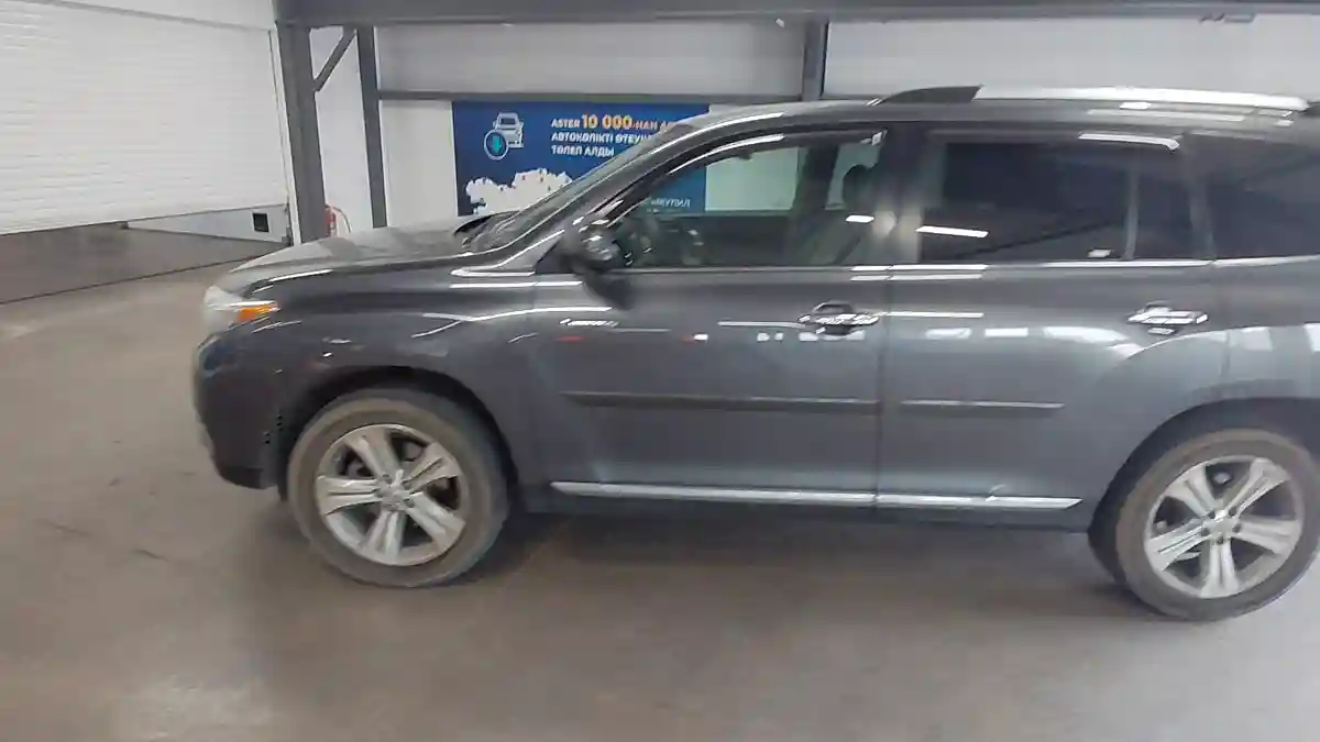 Toyota Highlander 2012 года за 11 500 000 тг. в Астана