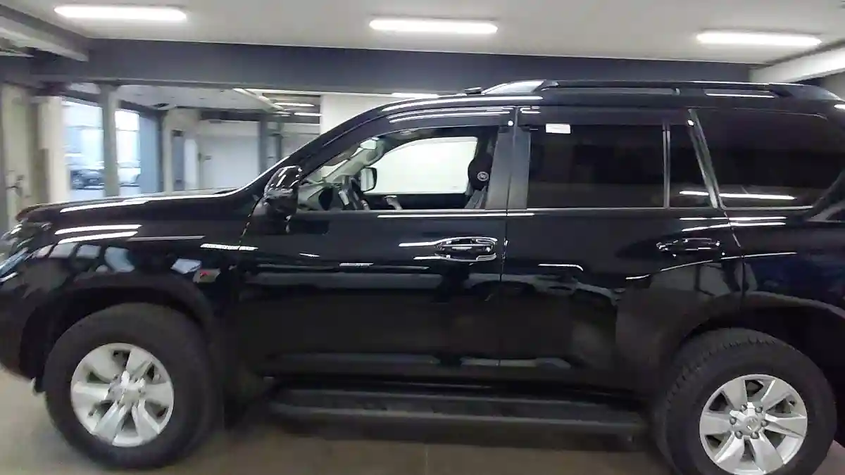 Toyota Land Cruiser Prado 2022 года за 27 000 000 тг. в Астана